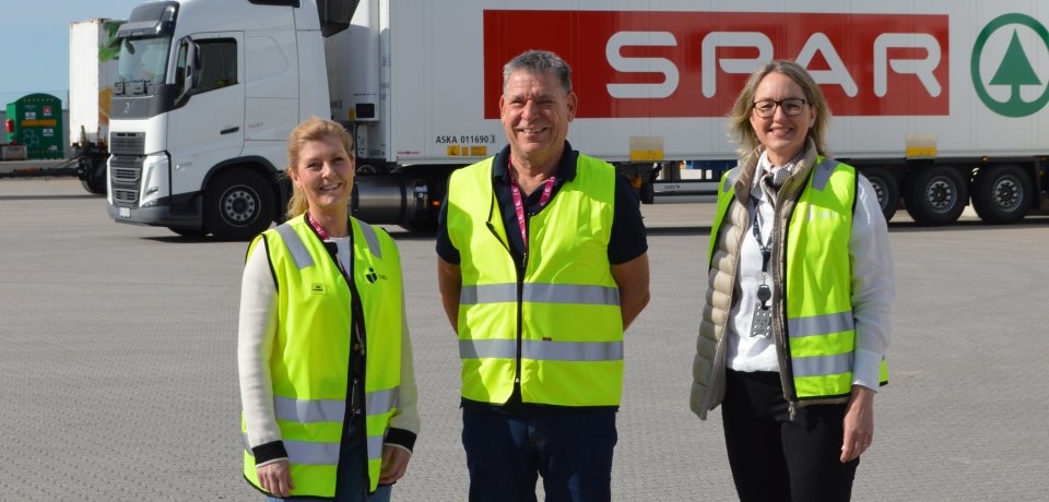Unil - Norgeagruppen, represented by Nina Stokke, Marthe Opland and Jarle Hagen