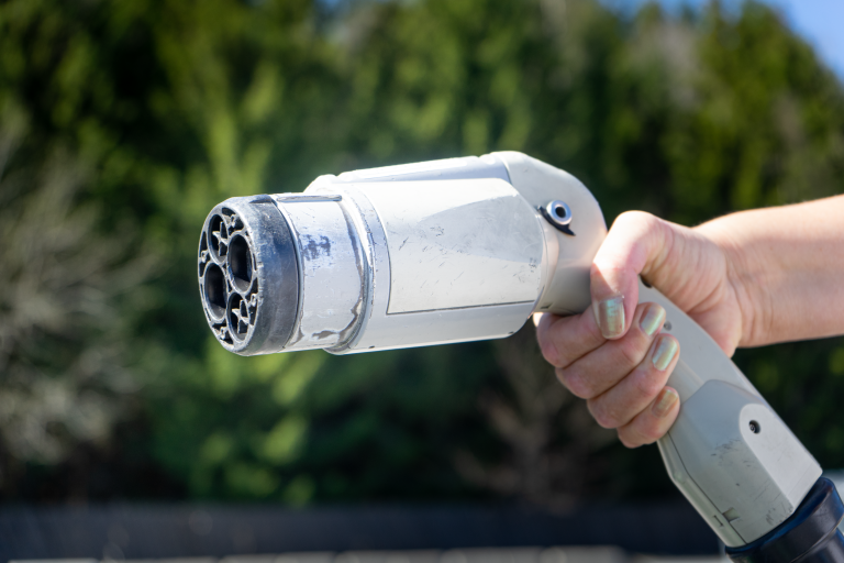 Zielona żegluga - ładowarka el